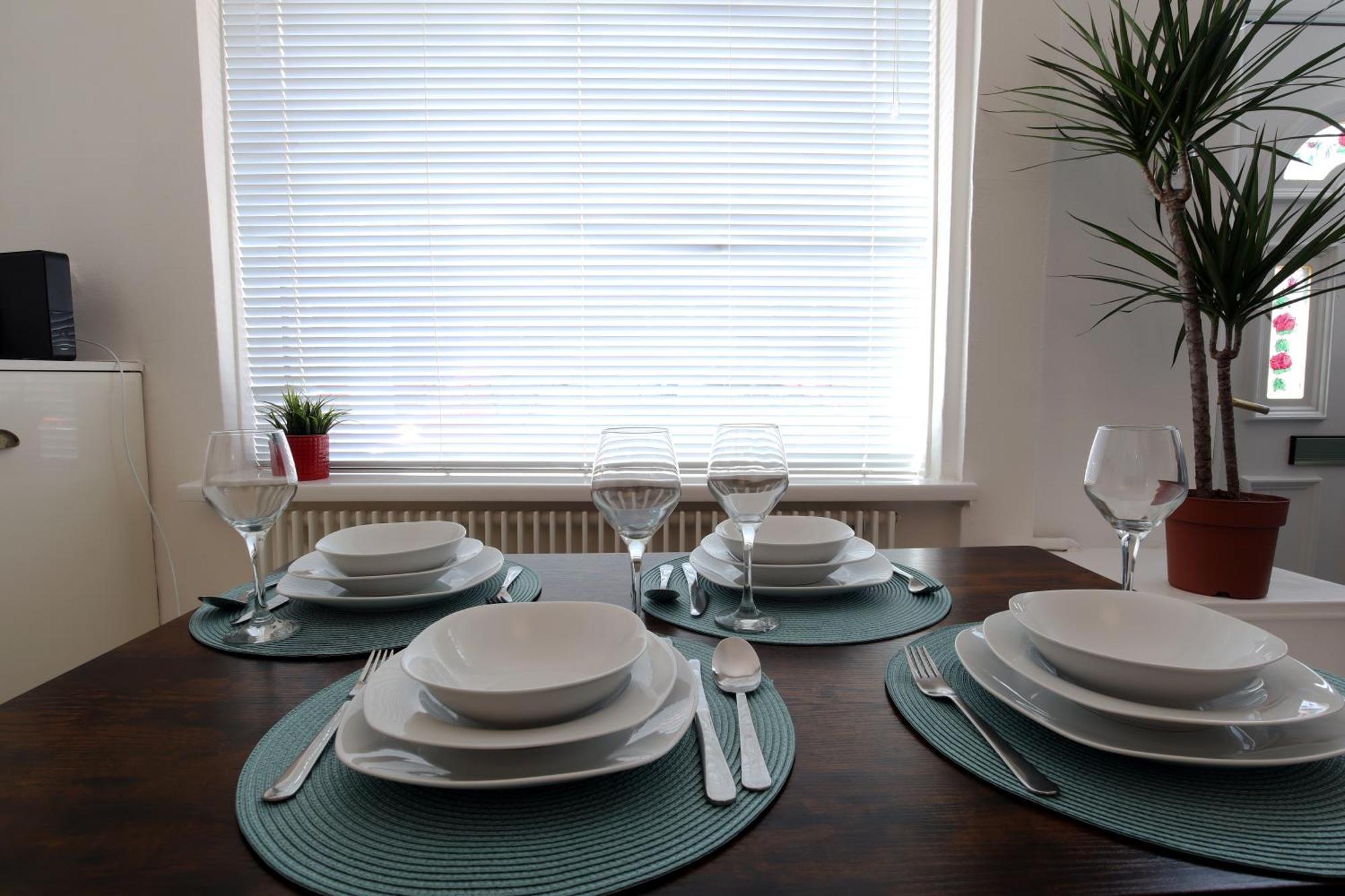 2-Bedroom, Free Parking, High Speed Wi-Fi, Swinton Manchester Exterior foto