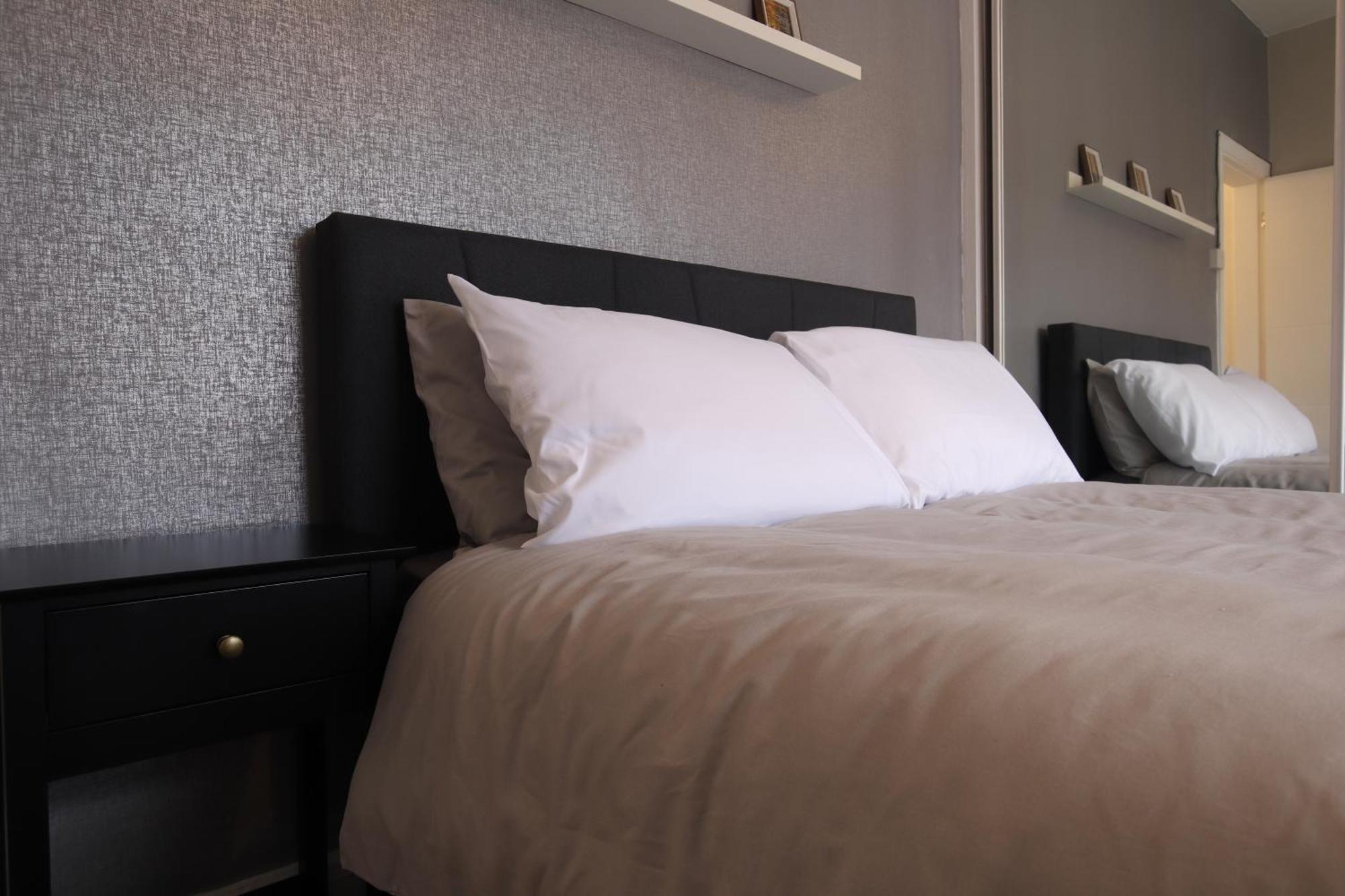2-Bedroom, Free Parking, High Speed Wi-Fi, Swinton Manchester Exterior foto